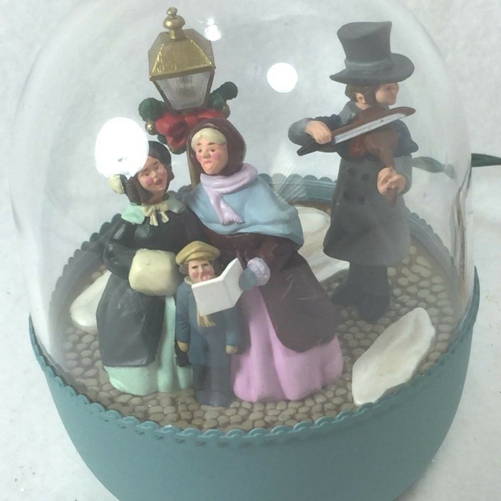 Vintage Hallmark Ornament 1989 Carolers Lighted 25264
